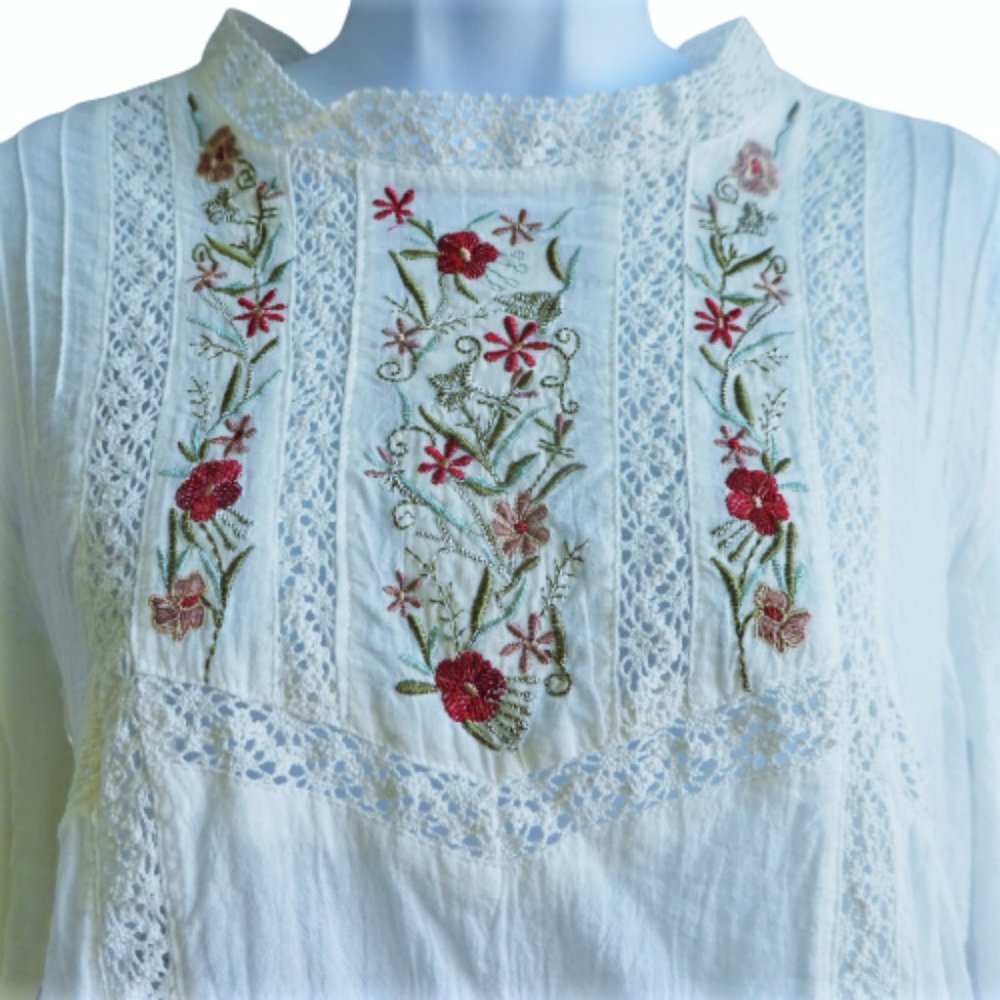 Romantic BBWM Floral Embroidered White Top Lace Inset Button Back Boho S